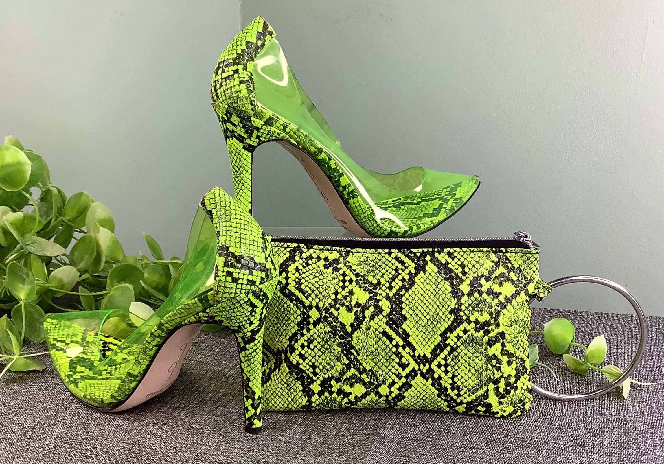 Jessica Simpson with Wristlet